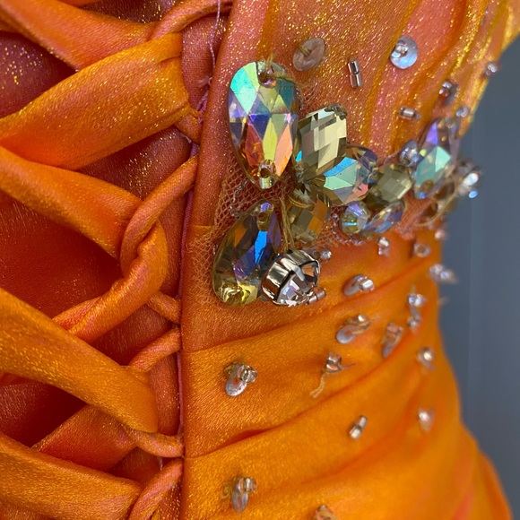 TIFFANY DESIGN DRESS. - Picture 10 of 15